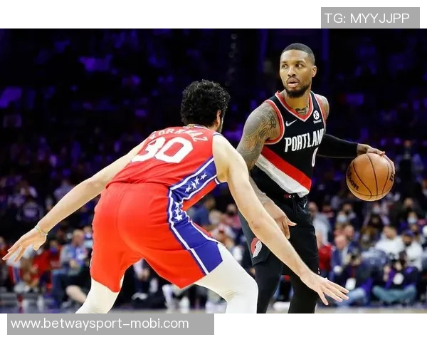 昔日双枪重聚波特兰麦科勒姆赛后与利拉德深情拥抱致敬 昔日双枪重聚波特兰麦科勒姆赛后与利拉德深情拥抱致敬